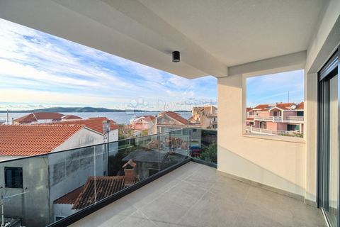 Residential building in Brodarica, in a great location under the main road, only 120m from the sea. The building has a total of 5 residential units distributed over 3 floors, and apartment AS4 is located on the second floor, occupies the entire floor...