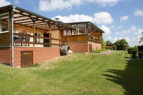 Willkommen in Ihrem Familienurlaub in Blankenberge, wo in diesem schönen Bungalow schöne Erinnerungen auf Sie warten. Beginnen Sie Ihre Tage entspannt auf der einladenden überdachten Terrasse, wo Gartenmöbel zu einem gemütlichen Morgen mit einer erfr...