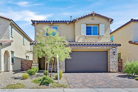 This two story home w/3 bedrooms and 2 1/2 baths w/a loft is like brand new Lennar Home! Home features blinds throughout with carpet and vinyl flooring. Kitchen with quartz countertops, island/breakfast bar and walk-in pantry and all appliances are i...