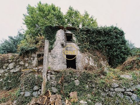 Wir präsentieren ein charmantes Haus in Valdreu, Vila Verde, zur Restaurierung. Mit 140m² bietet diese Immobilie eine hervorragende Gelegenheit, einen Raum mit immensem Potenzial in das Zuhause Ihrer Träume zu verwandeln. Eigenschaften des Hauses: Ge...