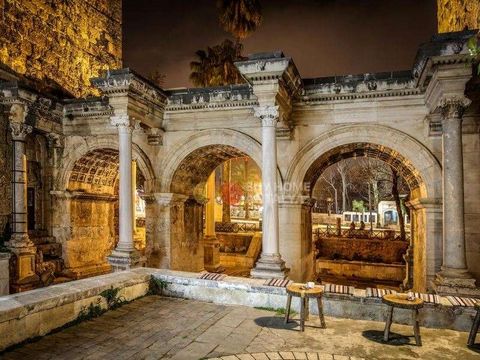   Il nostro progetto di lusso, situato nel distretto di Sinan, il quartiere decente di Antalya , a 300 metri dalla storica Kaleiçi e dal porto turistico, a 400 metri dalla fermata del tram e a 800 metri dalla spiaggia , ti offre una vita confortevole...