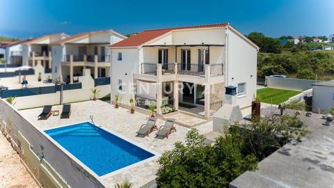 VRSI, HOUSE WITH POOL AND GARDEN, SEA VIEW! We present to you a family house in Vrsi, located in a quiet Dalmatian village near Zadar, in a new settlement surrounded by villas with a swimming pool, with a wonderful view of the sea. It is a high-quali...