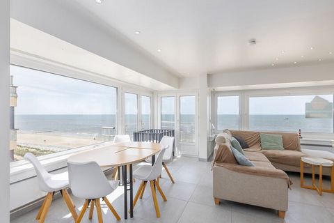 Corner flat on the 6th floor with 2 bedrooms (1 with double bed and 1 with bunk bed and 1 single bed).  Furthermore, there is a spacious, bright living room, frontal sea view, a fully renovated fitted kitchen, bathroom with walk-in shower, storage ro...