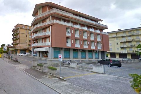 Willkommen in Ihrem Rückzugsort am Meer in Porto Santa Margherita, Venedig! Dieses charmante Apartment ist der perfekte Rückzugsort für bis zu 5 Gäste, die das ultimative Urlaubserlebnis am Strand suchen. Nur einen Steinwurf vom goldenen Sand und dem...