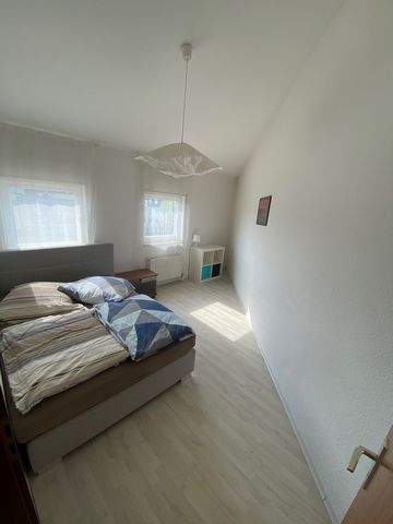 The 2-room-apartment in Karlsruhe-Waldstadt with a living space of approx. 35m2 is fully furnished and equipped. It has a private bathroom with shower (towels are also available), wardrobe, double-bed (140x200), desk/dining table, LCD-TV, kitchen wit...