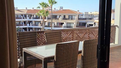 Unique Opportunity!!! Very attractive area both as a home and for investment, right in the Golf del Sur. It is a 2-bedroom penthouse apartment, it has 2 bathrooms (one en suite), an open-plan kitchen with large windows, with a large terrace overlooki...