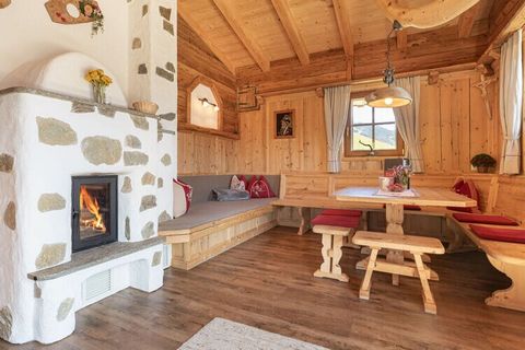 Secluded location, sauna, infrared cabin, bathtub, wellness area, large terrace, 2 bathrooms, 2 bedrooms, 4 flat-screen TVs, Wi-Fi, floating loungers and much more.