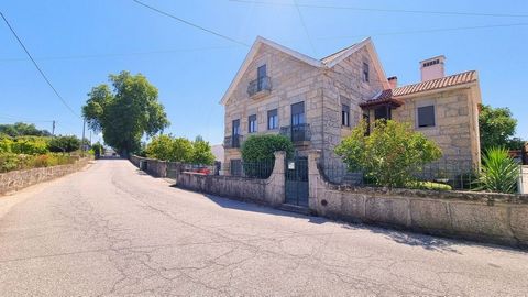 Description Excellent 6 bedroom villa located in Bobadela - Oliveira do Hospital Set on a plot of 3,365m², this charming granite villa with a gross building area of 340m² consists of 3 floors distributed as follows: Ground floor: • Living room with k...