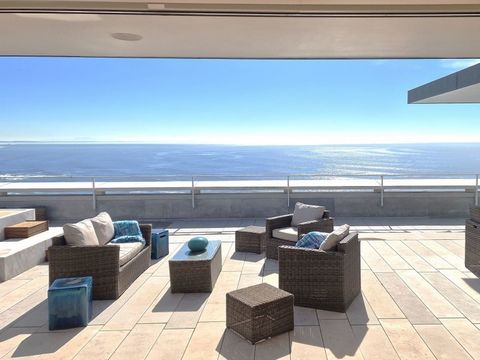 Uniek appartement met een prachtig 360º uitzicht op de zee, met een prachtig terras en jacuzzi. De toegang is via een directe lift vanuit de garage met een eigen uitgang naar het appartement. De woonkamer is omgeven door panoramische glazen ramen die...