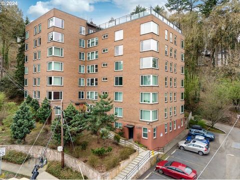 Location!-One bedroom condo within walking distance to downtown, PSU and the Farmers Market. Corner unit with large windows and plenty of light. Wide plank flooring, granite counter tops and new interior paint. In unit washer/dryer and same floor sto...