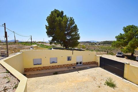 3 bedroom semidetached country house near Pinoso.      