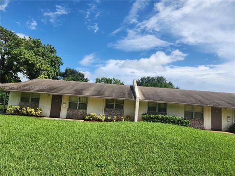 Centrally located in North Lauderdale, this desirable Duplex features two 3Bed/2Bath units boasting a spacious over 1300sf each complete with Laundry Room and 2 Parking Spaces each. This is an excellent investment opportunity to acquire a well mainta...