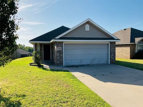 WELL CRAFTED residence in QUIET community near Tinker AFB. OPEN LIVING Concept. Home offers extremely functional space. Custom charm with covered front patio make the perfect first impression statement. Making use of every square inch of space this h...