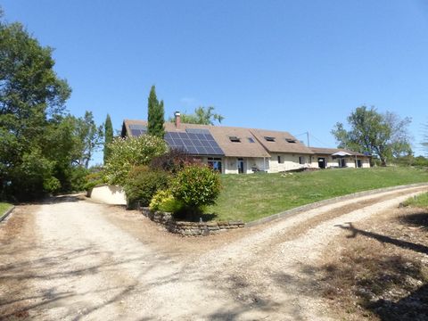 Coup de cur assuré !!!!! c'est en Bourgogne du sud, plus précisément dans un charmant hameau sur la commune de Gourdon, que je vous présente ce magnifique havre de paix. Vous aimez le calme, la nature, la pierre, l'espace et la proximité alors cette ...