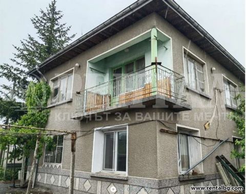 250129 We offer a two-storey house for renovation with a total built-up area of 160sq.m. and a yard of 860sq.m. It consists of three rooms and a lounge on the floor, an outdoor toilet. Outbuildings.