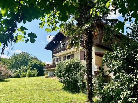 A Lovagny avec vue sur les montagnes, dans un secteur privilégié à proximité des commodités, au calme. Maison individuelle d'env. 250 m2 utiles établie sur une parcelle d'env. 1350 m2. La propriété se compose d'un salon séjour, cuisine indépendante, ...