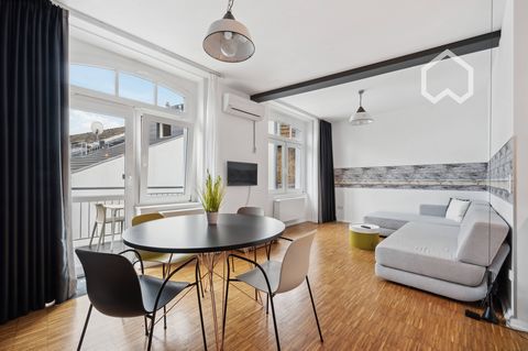 Dieses stilvolle Studioapartment bietet Ihnen ein luxuriöses Wohngefühl mitten in der Stadt. Das helle, moderne Apartment ist voll möbliert und verfügt über eine hochwertige Ausstattung, die keine Wünsche offen lässt. Der elegante Wohn- und Schlafber...