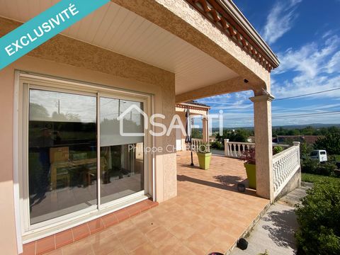 Située à Albi, cette maison de112 m2, bénéficie d’un emplacement idéal pour une famille, avec un accès au centre-ville par voies douces en quelques minutes. Terrain de 1596 m² environ avec piscine, terrasses et patios. Maison sur sous-sol total avec ...