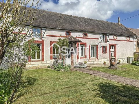 Venez découvrir cette jolie et traditionnelle longère de pays d'environ 152m² habitable comprenant au rdc Entrée couloir, salon avec cheminée, cuisine aménagée équipée, séjour avec four à pain, une chambre, une pièce (prévue pour salle d'eau). à l'ét...