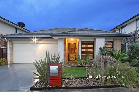 Sale by SET DATE 08/10/2024 at 6pm (unless sold prior) Whether downsizers or young professionals , or anyone in between desiring immaculate presentation and low maintenance living, this superb residence will delight at every turn. Situated in the hig...