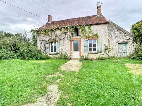 Maison à usage d'habitation à rénover intégralement comprenant trois pièces en rez-de-chaussée, grenier au-dessus, pas de système de chauffage en place, assainissement individuel (à prévoir), cour sur l'avant, jardin sur l'arrière, le tout d'une cont...