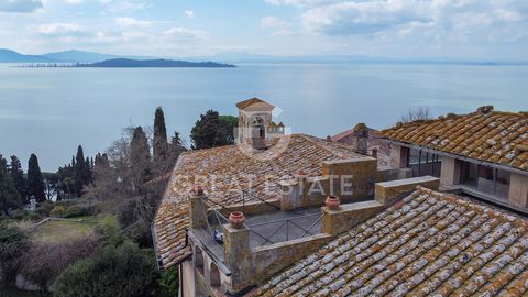 Questa villa storica si trova nel punto più bello del Lago Trasimeno da cui godere una vista mozzafiato. La villa fu realizzata attorno alla metà del XIX secolo e presenta varie testimonianze dell' epoca, è stata la dimora di Guido Pompilj e della mo...