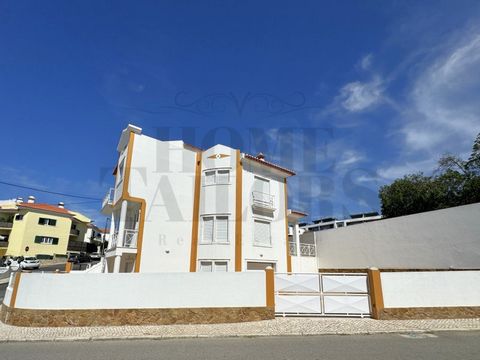 Corner villa, consisting of 3 floors, terrace and a generous patio. Located just a 3-minute walk from the centre of Ericeira, you will benefit from all commerce and services. Semi-detached villa with a stunning view of the sea and a private terrace t...