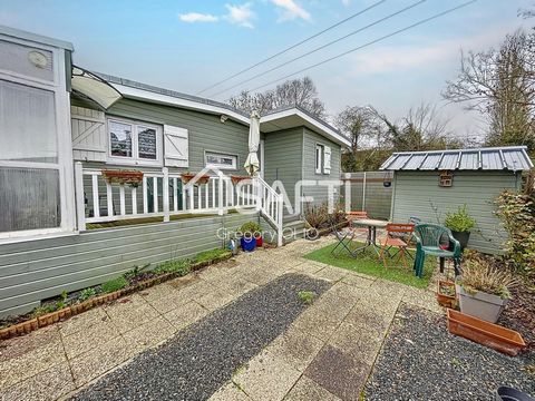 Grégory Olio vous propose, au sein d’un parc résidentiel verdoyant et calme, ce chalet édifié sur une parcelle d’environ 225 m2. Il offre une entrée, un séjour-salle à manger ouvert sur une cuisine aménagée et équipée, une véranda, 3 chambres, une sa...