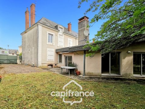 Bienvenue dans cette charmante maison bourgeoise située au cur de Bessé-sur-Braye, un véritable havre de paix où règnent sérénité et convivialité. En franchissant son portail électrique, vous découvrirez un magnifique parc sans vis-à-vis, un véritabl...