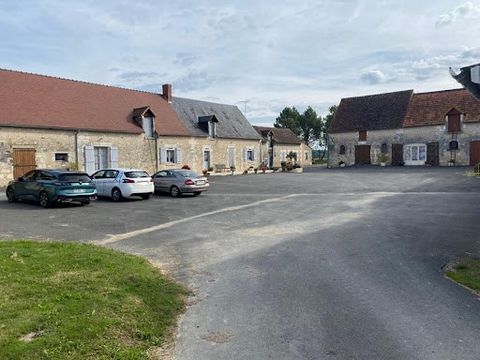 A la campagne , corps de ferme sur 2 ha 32 environ comprenant : - une longère de 130 m² ,cuisine séjour ,couloir desservant 3 grandes chambres , salle de bain ,WC , bureau , attenant arrière cuisine ,chaufferie, chauffage au sol . - 2 -ème maison de ...