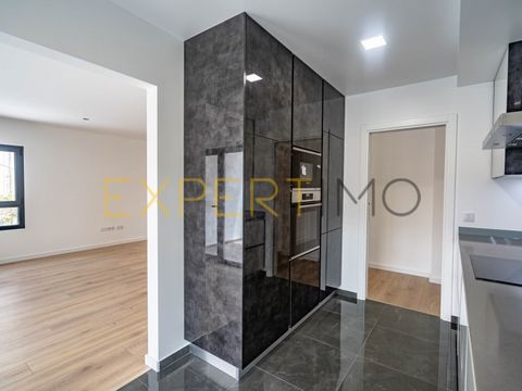 NEW 3 bedroom flat with balcony, storage and garage in Santa Clara, Coimbra * Delivery for September 2024 We present this fabulous 3 bedroom flat in a great location in Santa Clara, Coimbra, close to the Forum Shopping Center, health centre and all s...