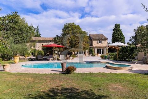 L'ISLE SUR LA SORGUE An immersive 3D video is available on our website. In the countryside around Isle sur la Sorgue, magnificent Provencal residence offering 440 sqm of living space, comprising two dwellings, one with 4 bedrooms, the other with 5 be...