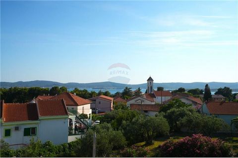 Location: Zadarska županija, Sveti Filip I Jakov, Sveti Filip i Jakov. Eine Zwei-Zimmer-Wohnung zum Verkauf in Sveti Filip i Jakov, in ausgezeichneter Lage, 400 Meter vom Strand und dem Stadtzentrum entfernt, mit Blick auf das Meer. Wenn Sie auf der ...