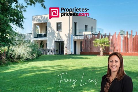 Located in the town of Forges-les-Bains, this modern house of approximately 130m2 was built in 2022 on a plot of over 1000m2. The contemporary architecture, the equipment and the brightness are the undeniable assets of this exceptional house, rare in...