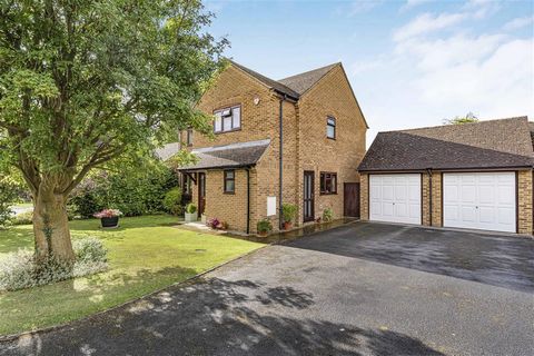 A four-bedroom detached brick-built family home, with the benefit of a conservatory overlooking the delightful rear garden, a double garage, and generous parking on a desirable non-estate road in the popular village of Launton. Situated in a lovely l...