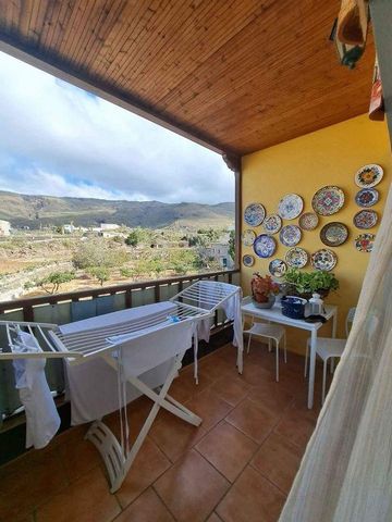 Fantastische Wohnung zum Verkauf in Valle San Lorenzo, Arona. Dieses schöne und gemütliche Apartment verfügt über zwei Schlafzimmer, ein komplettes Badezimmer, eine voll ausgestattete Küche mit Geräten und ein geräumiges Wohnzimmer, das auf eine schö...