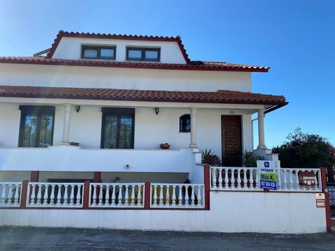 Cette charmante villa est l’escapade parfaite pour ceux qui recherchent le confort et la tranquillité. Villa située dans un emplacement privilégié avec une vue imprenable sur la Serra, à quelques minutes de Caldas da Rainha, Rio Maior, Benedita et du...