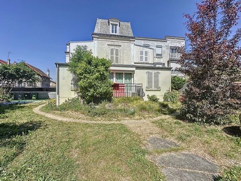 Appartement avec extérieur et stationnement – Quartier des Écrivains à 10 min de la gare