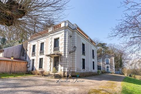 Aurélie Durier Real Estate offers you an exceptional property just 10 minutes from Amboise, a true haven of peace with authentic charm combining high standards and top-quality amenities. Nestled in a lush one-hectare setting, this unique residence co...