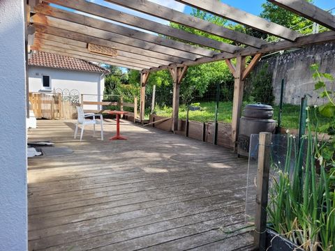 Dpt Allier (03), à vendre Maison de 4 pièces, Garage et Appartement F1- Terrain 430 m2