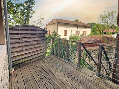 IMMEUBLE AVEC UN T2 ET DEUX T3 , DEUX PARKING AUCUN TRAVAUX