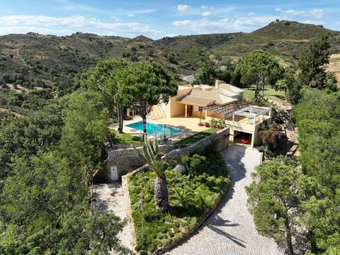 The day they exchanged their alarm clock for sunrise in the Algarve It was supposed to be just a weekend getaway. But, just a few minutes from Tavira, a luxury villa has emerged surrounded by 5 hectares of private land, with 360º views over the sea, ...