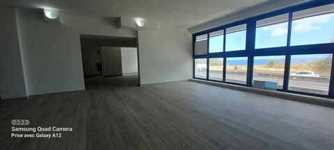 Bureaux 350 m²  Visibilité exceptionnelle + parkings  La Possession Littoral
