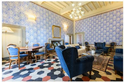 Incantevole villa con giardino privato e piscina, situata nella campagna di Rignano sull'Arno, a solo mezz'ora da Firenze.