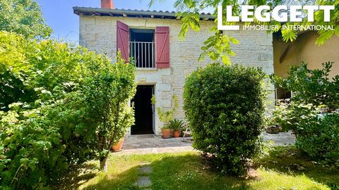 A37741SGA86 - Dans un petit village du sud Val de Loire disposant d'une école maternelle et primaire, au calme mais proche de l'axe Loudun(8km)-Poitiers gare(50km, Paris à 1h30 par TGV), venez découvrir cette maison en pierres disposant d'un charmant...