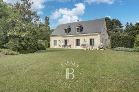 BARNES is listing this charming house offering 190.59m² (2,051 sq ft) of living space (255m² or 2,745 sq ft of floor space), in a beautiful sought-after gated estate with security, in Noisy-le-Roi. Its character, volume and immaculate condition are s...