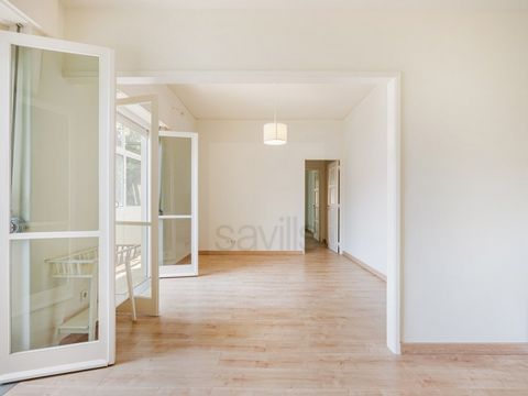 Apartamento T2, com 70 m2 de área bruta privativa mais 15m2 de marquise, no coração do Príncipe Real, em Lisboa. Descubra este encantador apartamento T2 situado numa das ruas mais carismáticas do Príncipe Real, entre a romântica Praça das Flores e o ...