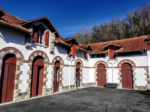 Maison divisée en 3 appartements