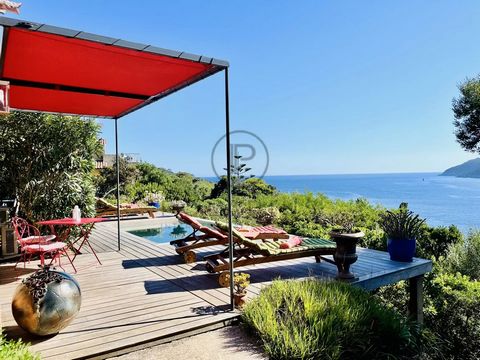 Exceptional Property with Landscaped Garden and Pool, Facing Port-Cros Perched on the first ridge of Île du Levant in the sought-after “Pin Pignon” area, this charming 3-Bed villa sits on a beautifully landscaped plot. South-facing, the property boas...