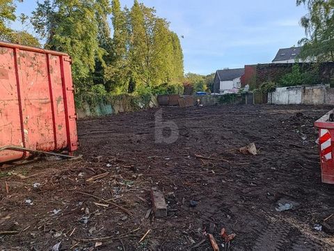 Ce terrain à Duisburg Marxloh offre une superficie de terrain de 1029 m² et un permis de construire pour 3 maisons unifamiliales ou un immeuble d’appartements. Le quartier résidentiel convainc par toutes les connexions et la proximité des jardins d’e...